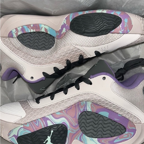 Jordan Athletic Shoes Pink and Purple Streamlined
Jordan Tatum 2 purple/pink - Picture 8 of 8
